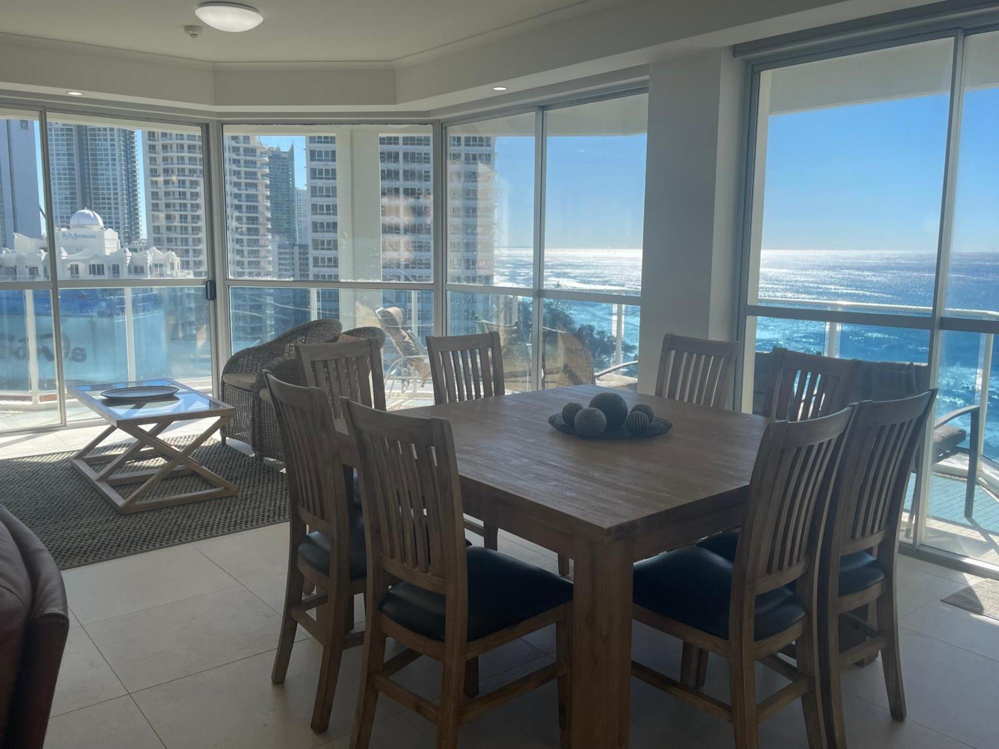 Aparthotel Grosvenor Beachfront Surfers Paradise 3*